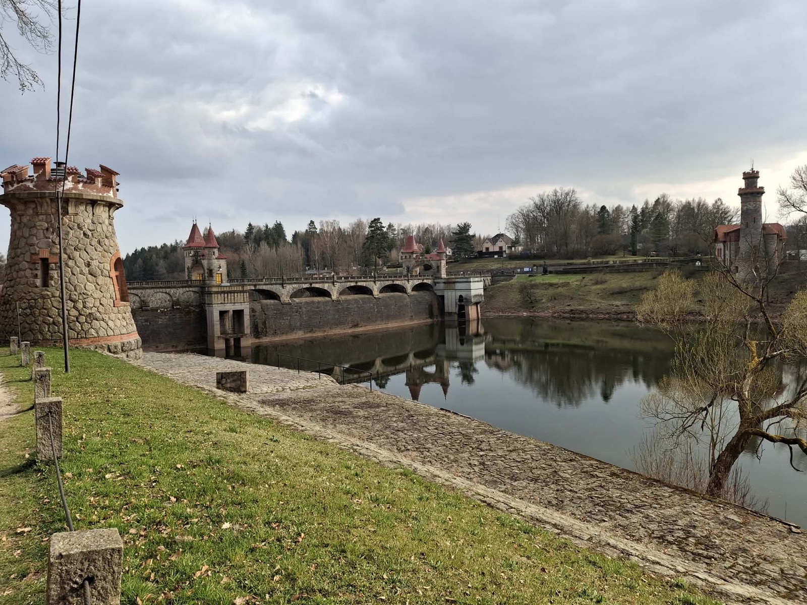 Les Království