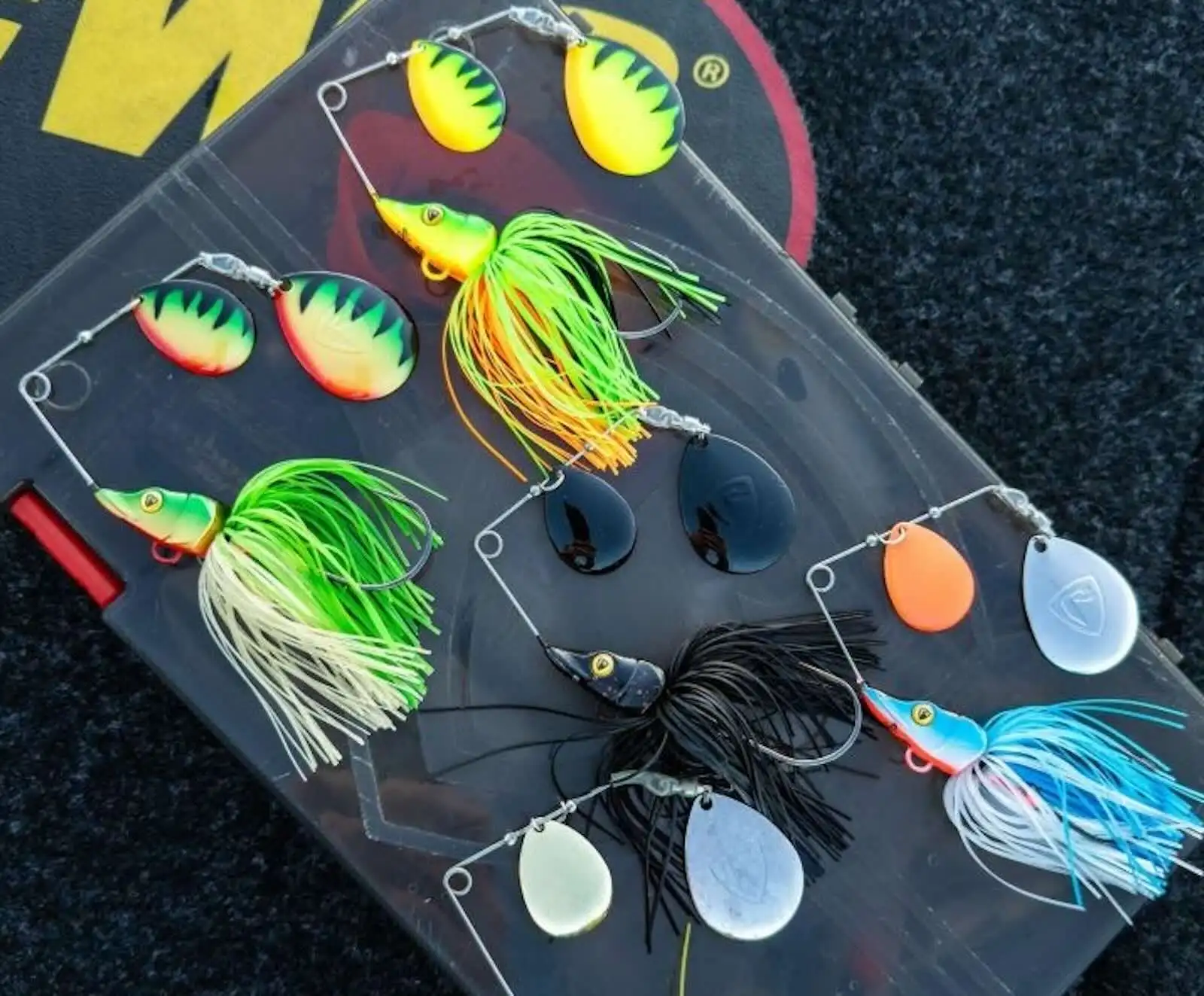 Nástraha Giant spinnerbait